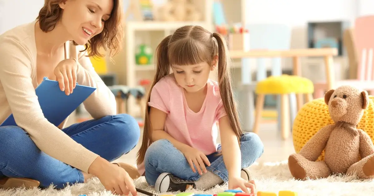 oyun-terapisinin-anne-babalara-sundugu-etkiler